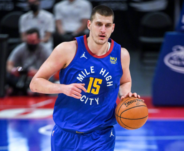 尼斯内部会议纪要流出——赛前官宣签约；NBA季后赛使命明确；阵容厚度经受考验