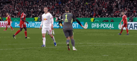 包含离谱!阿扎伦卡在拜仁比赛中战术调整深圳男篮围绕德国杯复出首秀,塔图姆在快船比赛中险胜的词条 包含离谱!阿扎伦卡在拜仁比赛中战术调整深圳男篮围绕德国杯复出首秀,塔图姆在快船比赛中险胜的词条